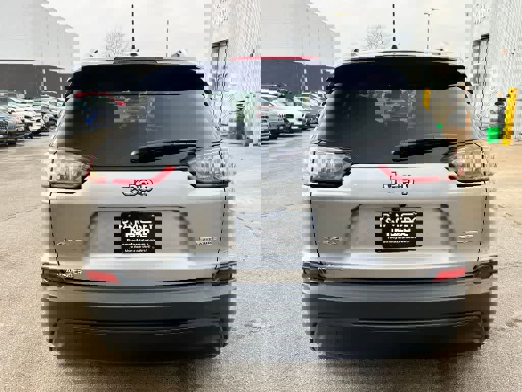 Used 2019 Jeep Cherokee Latitude w/ Cold Weather Group image 5