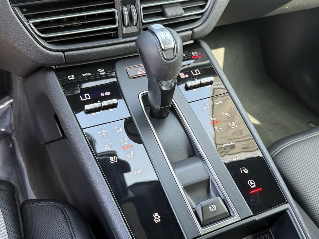 Used 2025 Porsche Macan image 25