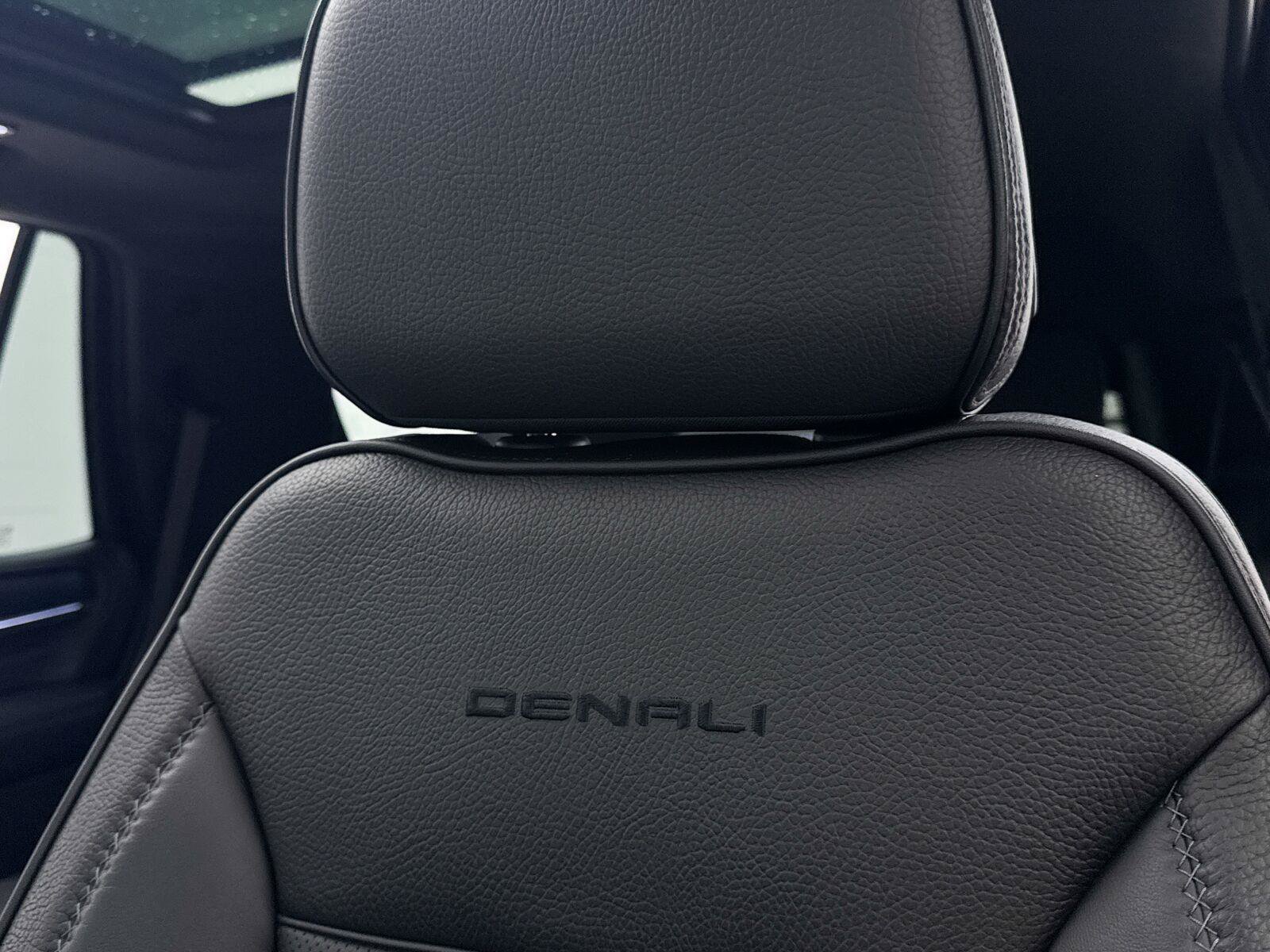 Used 2021 GMC Yukon Denali AWD/4WD image 4