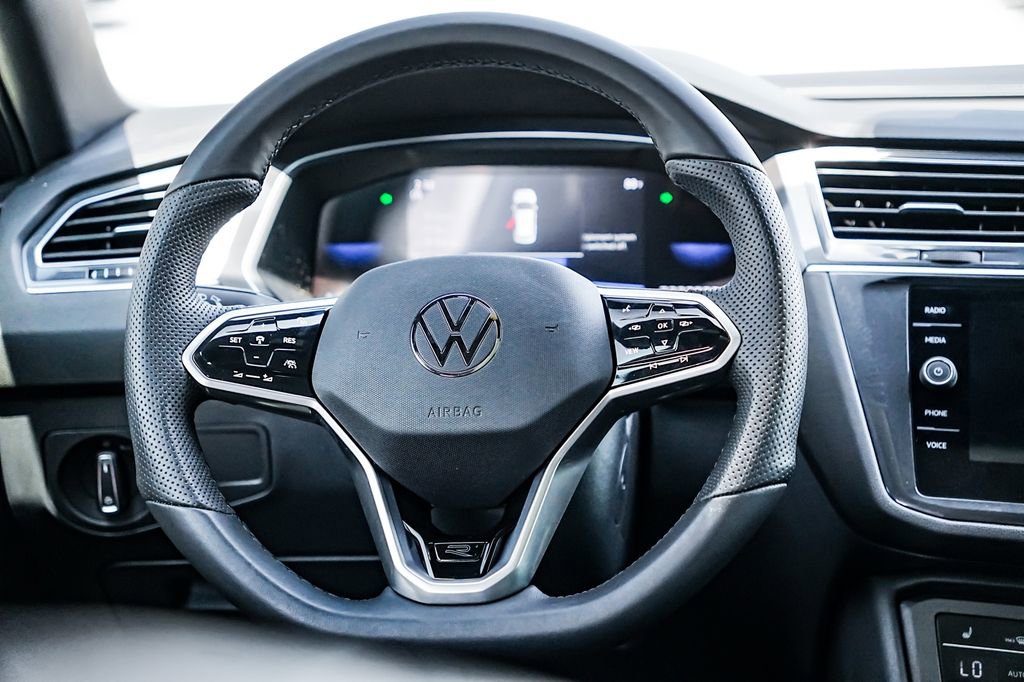 Used 2024 Volkswagen Tiguan SE R-Line image 24