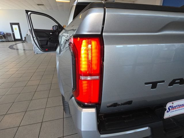 Used 2025 Toyota Tacoma TRD Sport AWD/4WD image 28