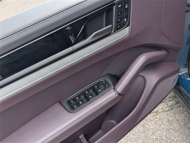 Used 2024 Porsche Cayenne image 18