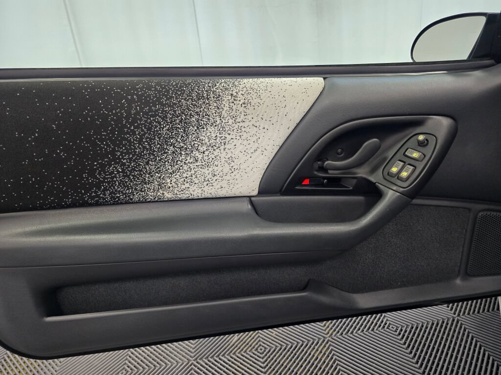 Used 1993 Chevrolet Camaro Z28 RWD image 84