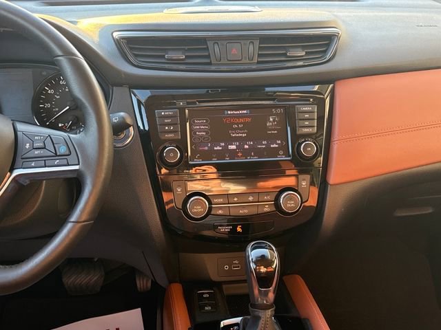 Used 2018 Nissan Rogue SL w/ Premium Package image 16