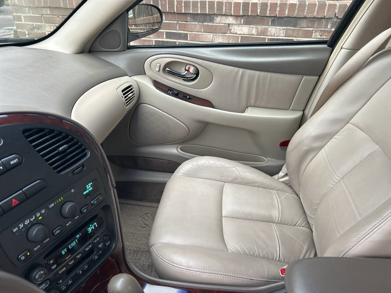 Used 2001 Oldsmobile Aurora 4.0 image 11