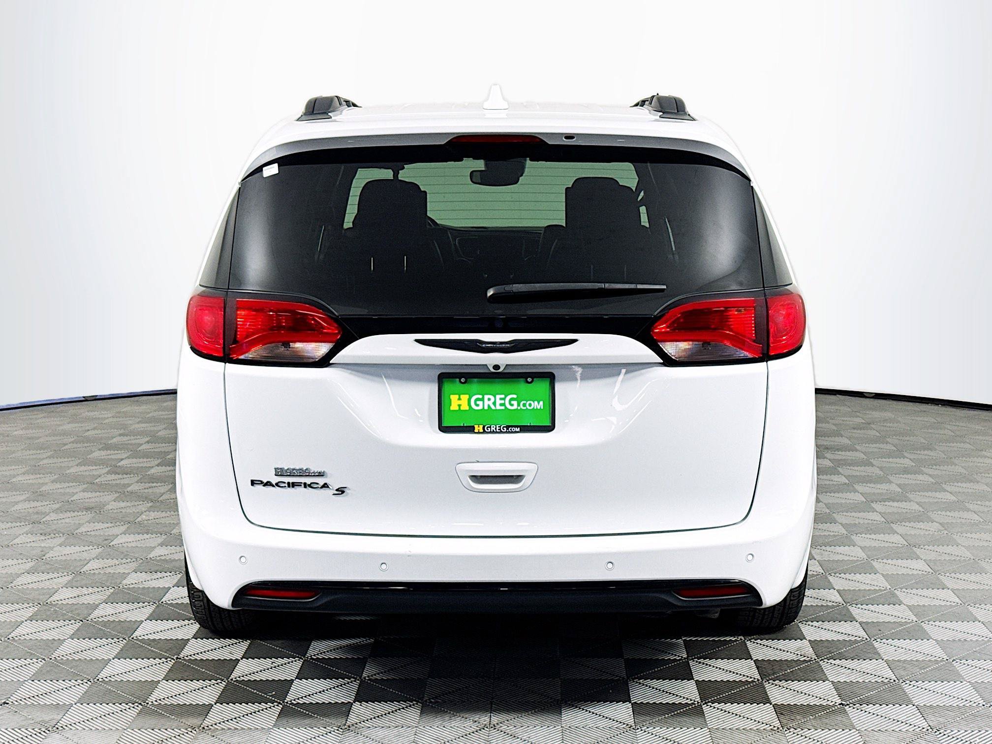Used 2020 Chrysler Pacifica Touring-L Plus FWD image 7