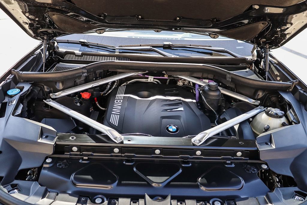 Used 2024 BMW X7 xDrive40i w/ M Sport Package image 31