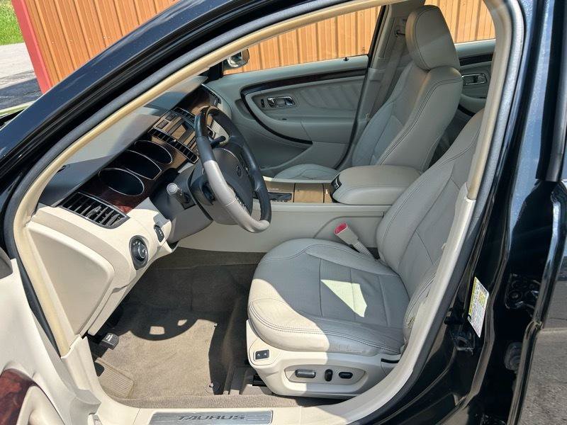 Used 2010 Ford Taurus Limited FWD image 17