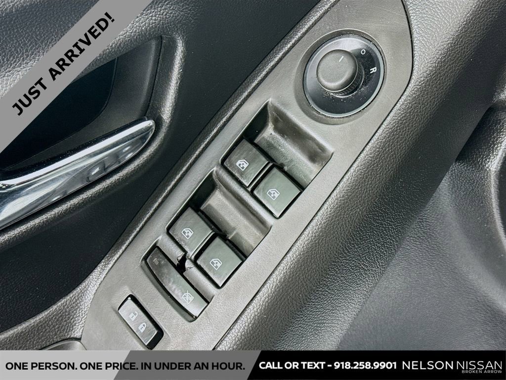 Used 2022 Chevrolet Trax LS w/ Tint and Cruise Package AWD/4WD image 17