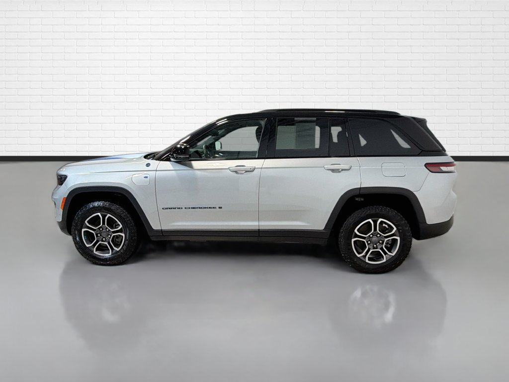 Used 2023 Jeep Grand Cherokee Trailhawk w/ Advanced Protech Group II AWD/4WD image 6
