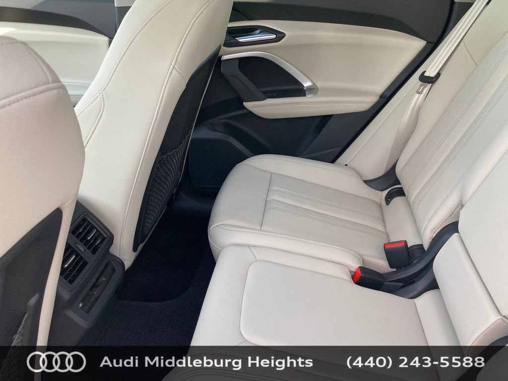 Used 2025 Audi Q5 Premium w/ Convenience Package image 32