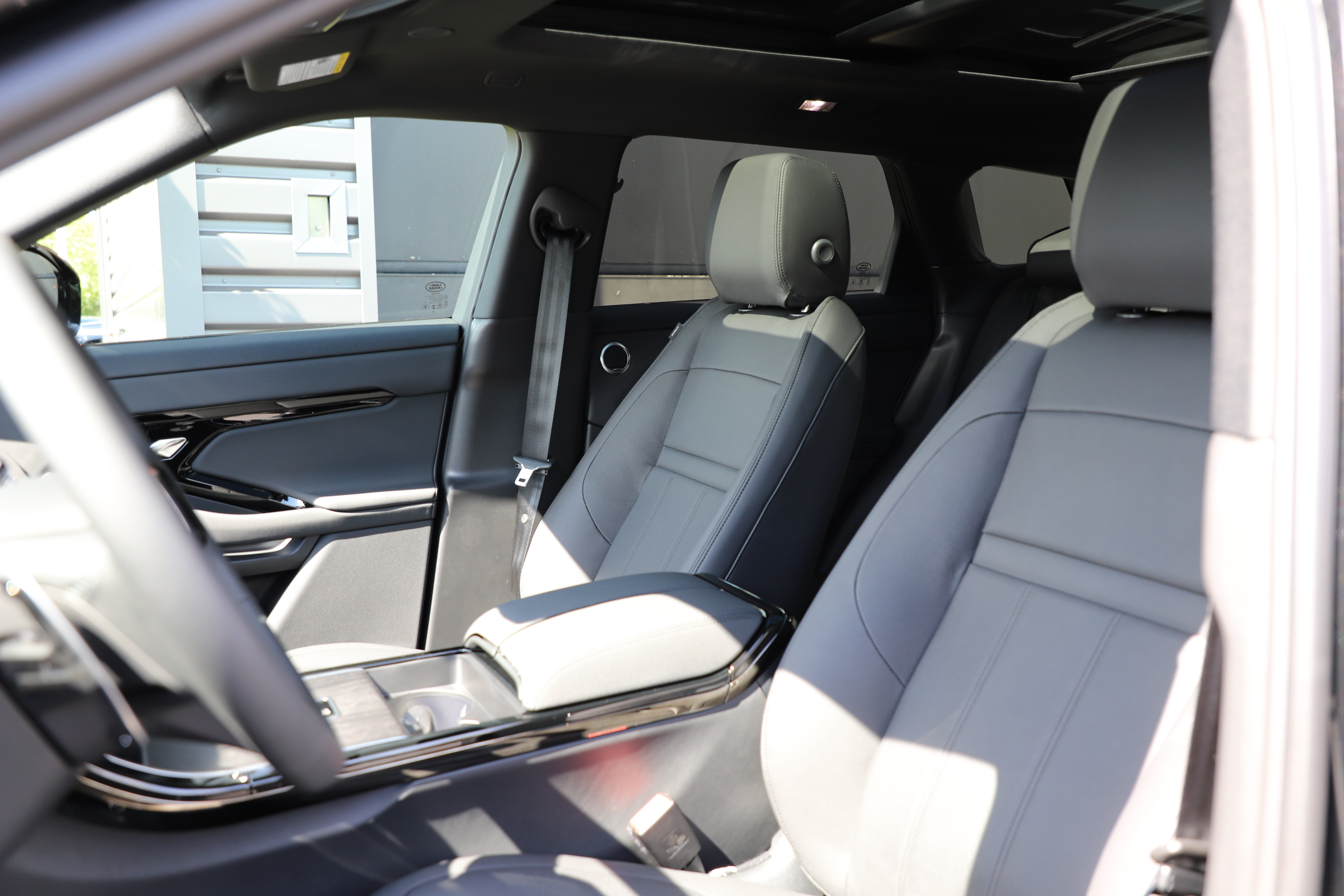 New 2026 Land Rover Range Rover Evoque S AWD/4WD image 17