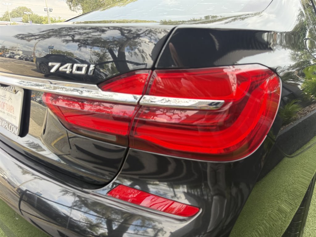 Used 2019 BMW 740i w/ M Sport Package RWD image 12