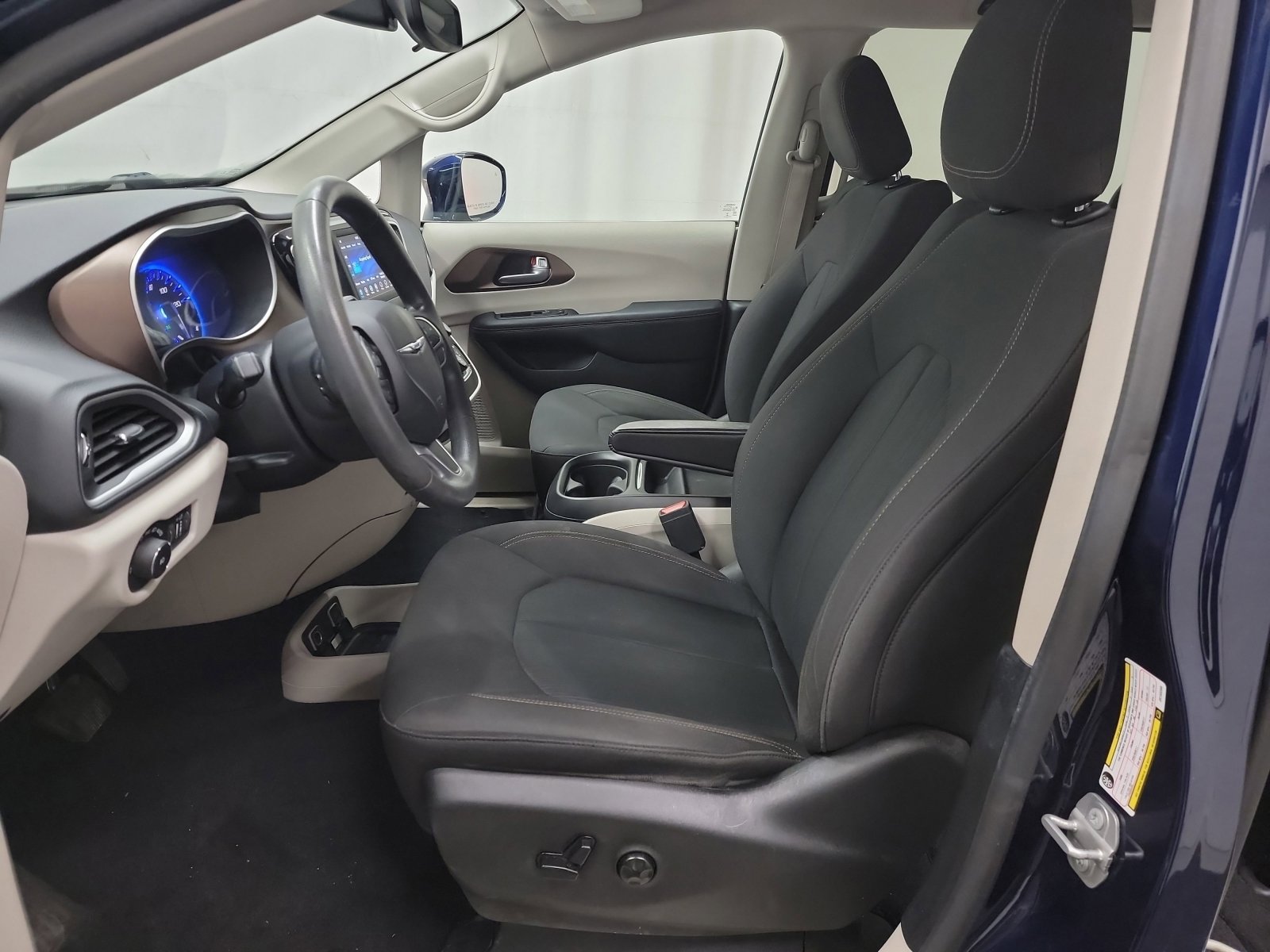Used 2018 Chrysler Pacifica Touring Plus image 12