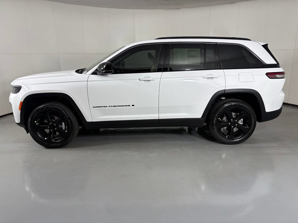 New 2026 Jeep Grand Cherokee Limited w/ Limited Altitude Package AWD/4WD image 5