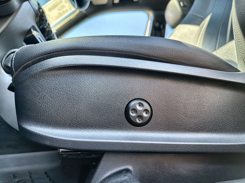 Used 2024 Mercedes-Benz GLB 250 4MATIC w/ Driver Assistance Package image 14