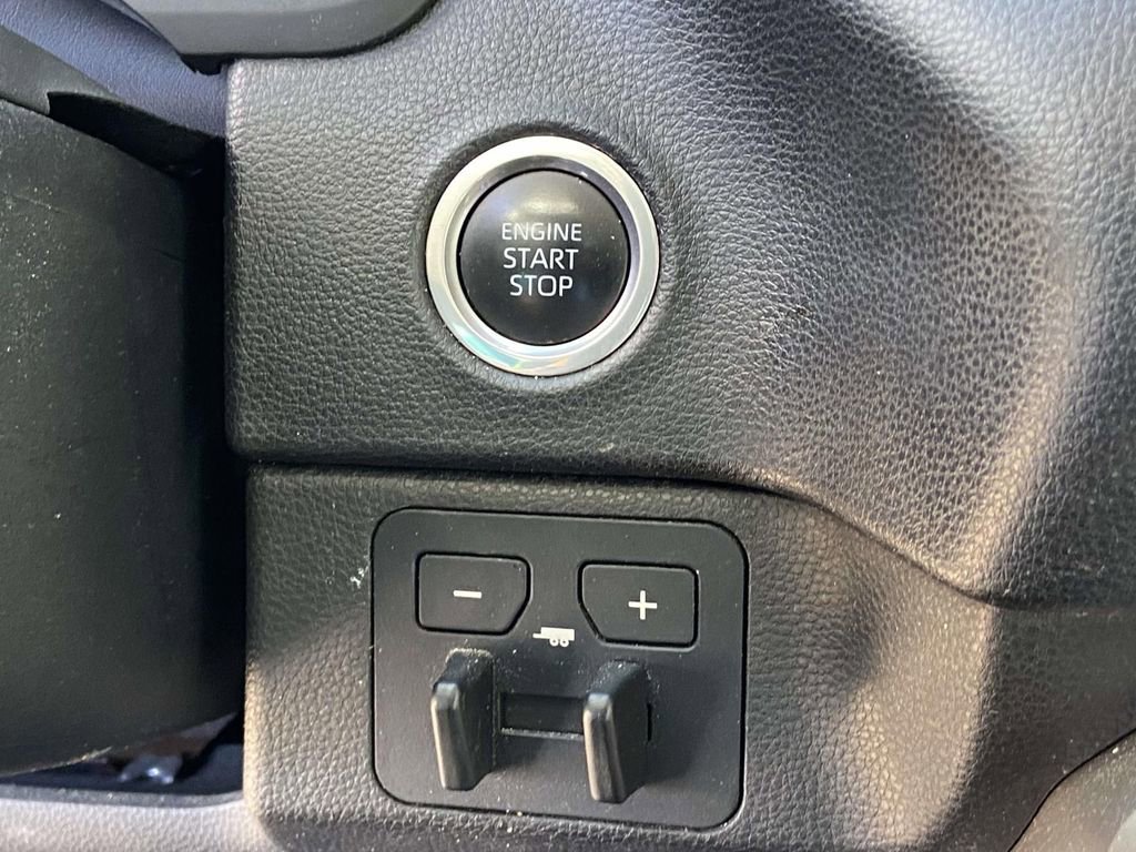 Used 2022 Toyota Tundra SR5 w/ SR5 Premium Package image 27