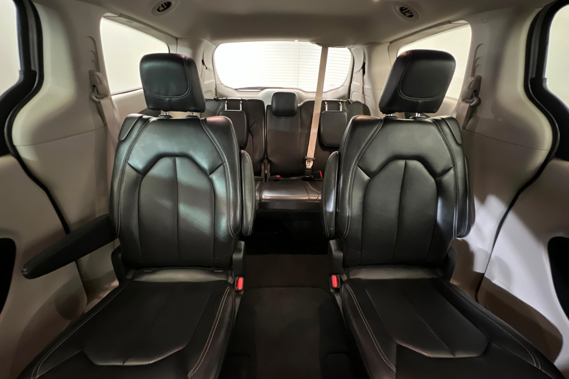 Used 2024 Chrysler Pacifica Touring-L FWD image 25