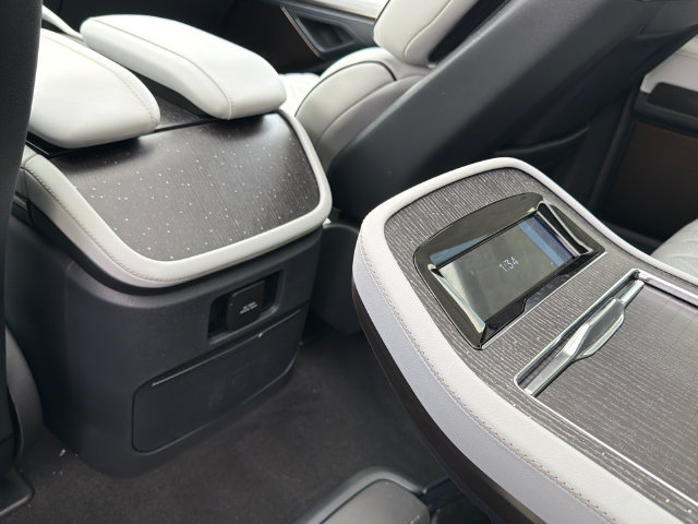 New 2027 Lincoln Navigator Black Label w/ Black Label Special Edition AWD/4WD image 24