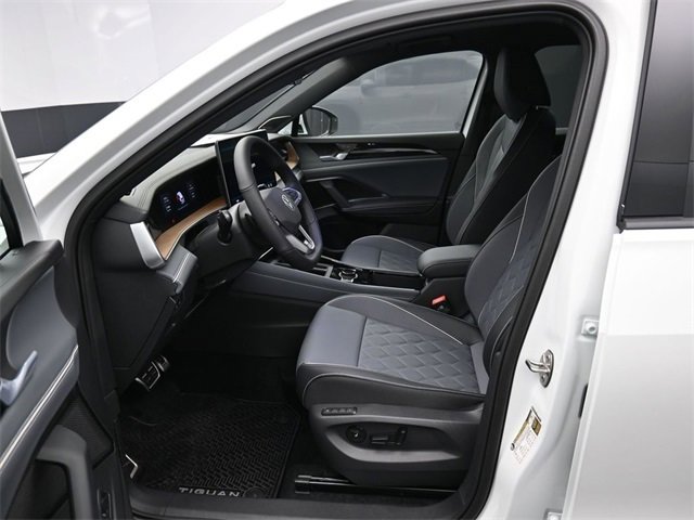 New 2026 Volkswagen Tiguan SEL R-Line image 9