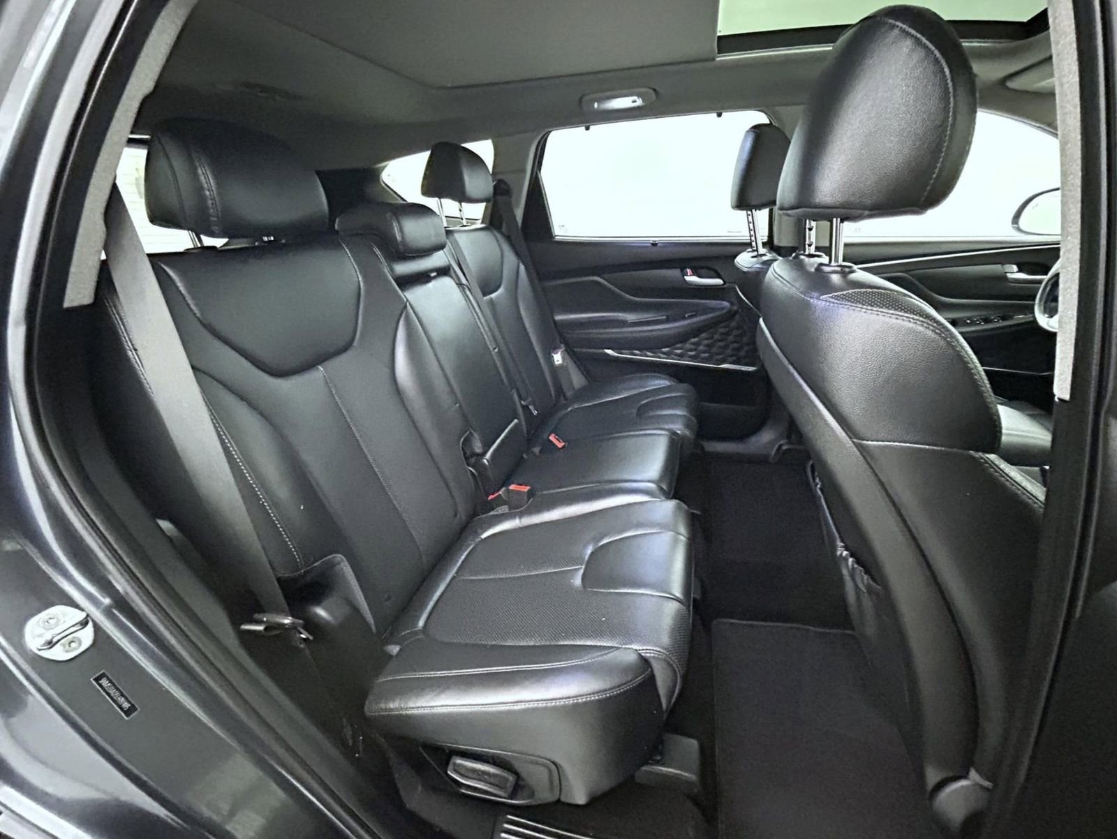 Used 2020 Hyundai Santa Fe SEL w/ Convenience + Premium Package image 18