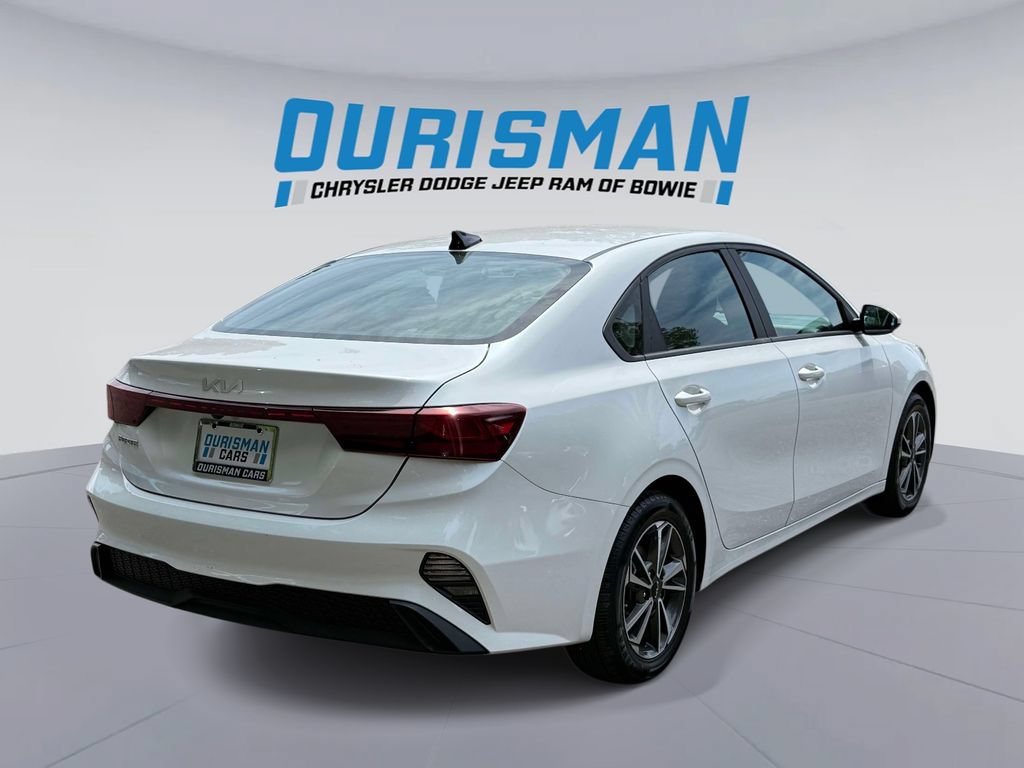 Used 2022 Kia Forte LXS FWD image 2