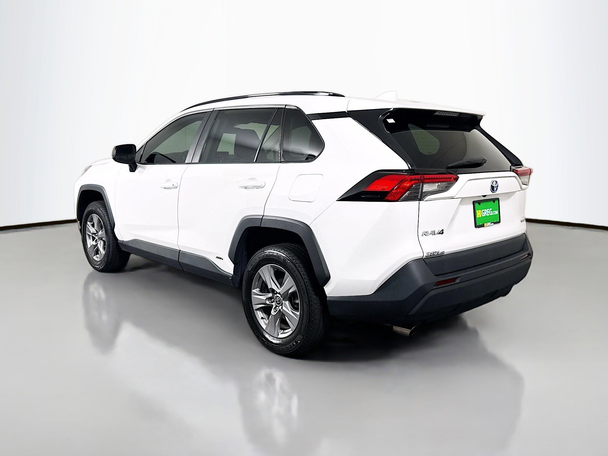 Used 2022 Toyota RAV4 LE image 7