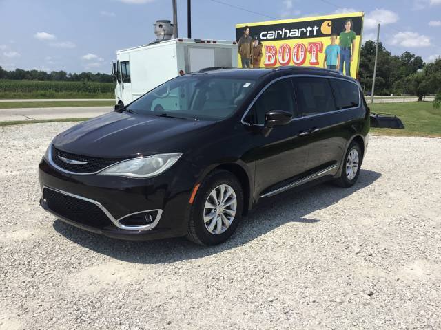 Used 2018 Chrysler Pacifica Touring-L w/ Premium Audio Group FWD image 7