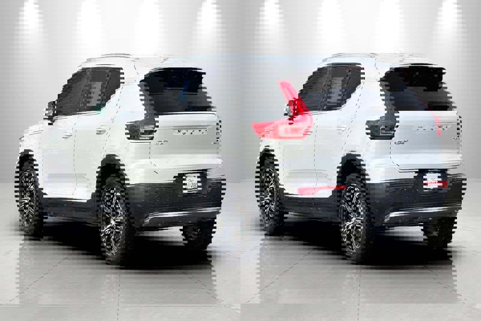 Used 2022 Volvo XC40 T5 Inscription w/ Climate Package image 6