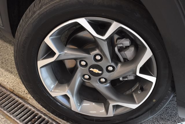 Used 2025 Chevrolet Trax LT w/ LT Convenience Package FWD image 28
