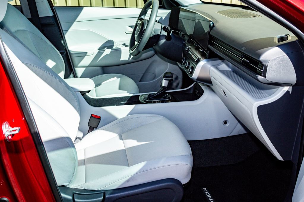 Used 2024 Hyundai Kona SE image 24