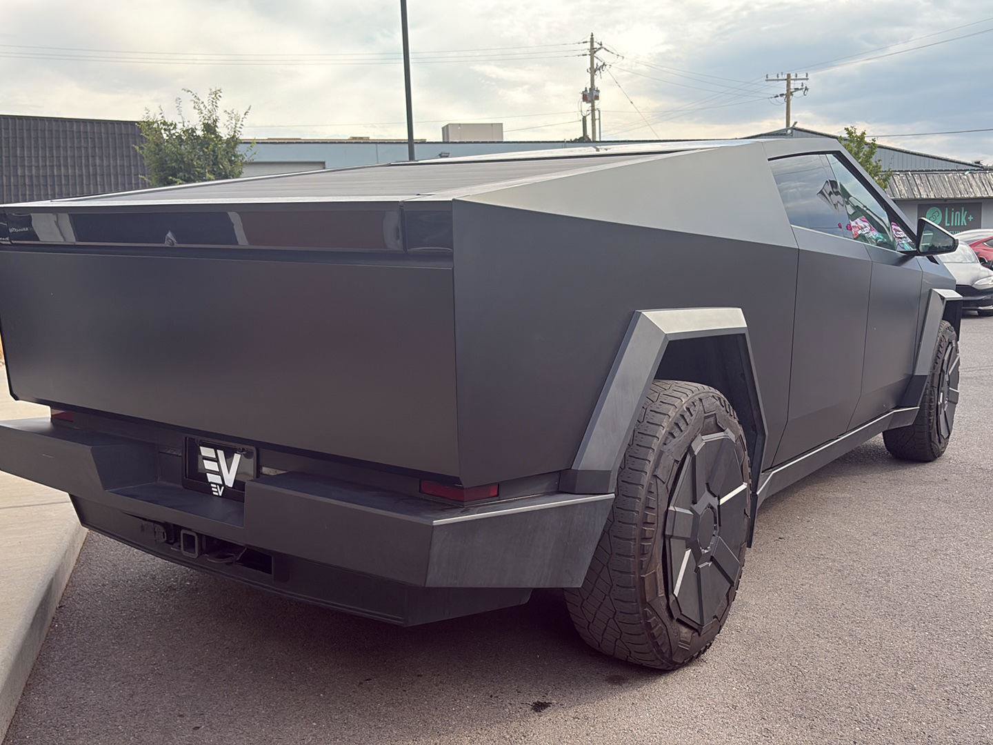 Used 2024 Tesla Cybertruck AWD Crew Cab image 8