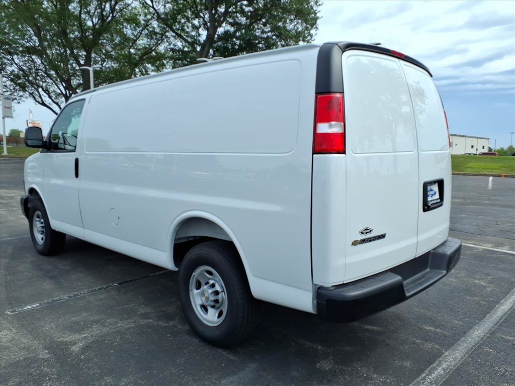 New 2026 Chevrolet Express 3500 w/ Driver Convenience Package RWD image 5