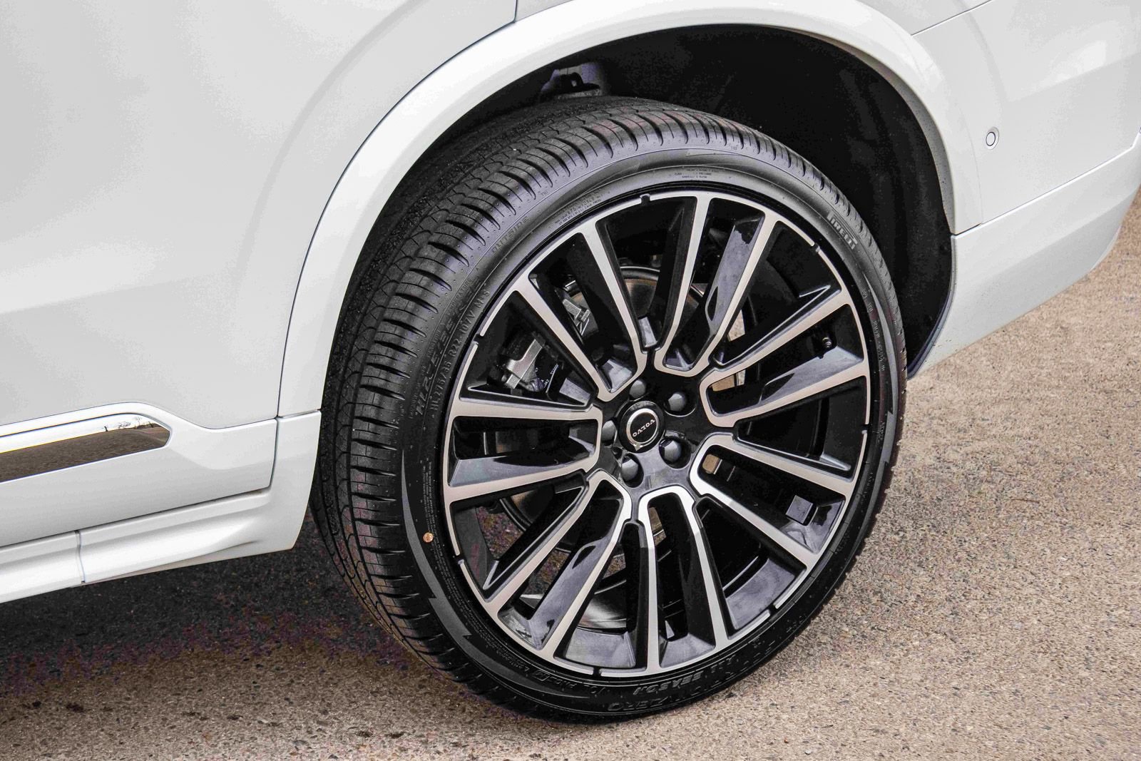 New 2026 Volvo XC90 B6 Ultra w/ Lounge Package image 10