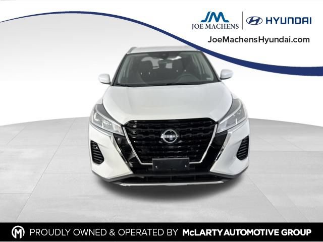 Used 2024 Nissan Kicks SV FWD image 2