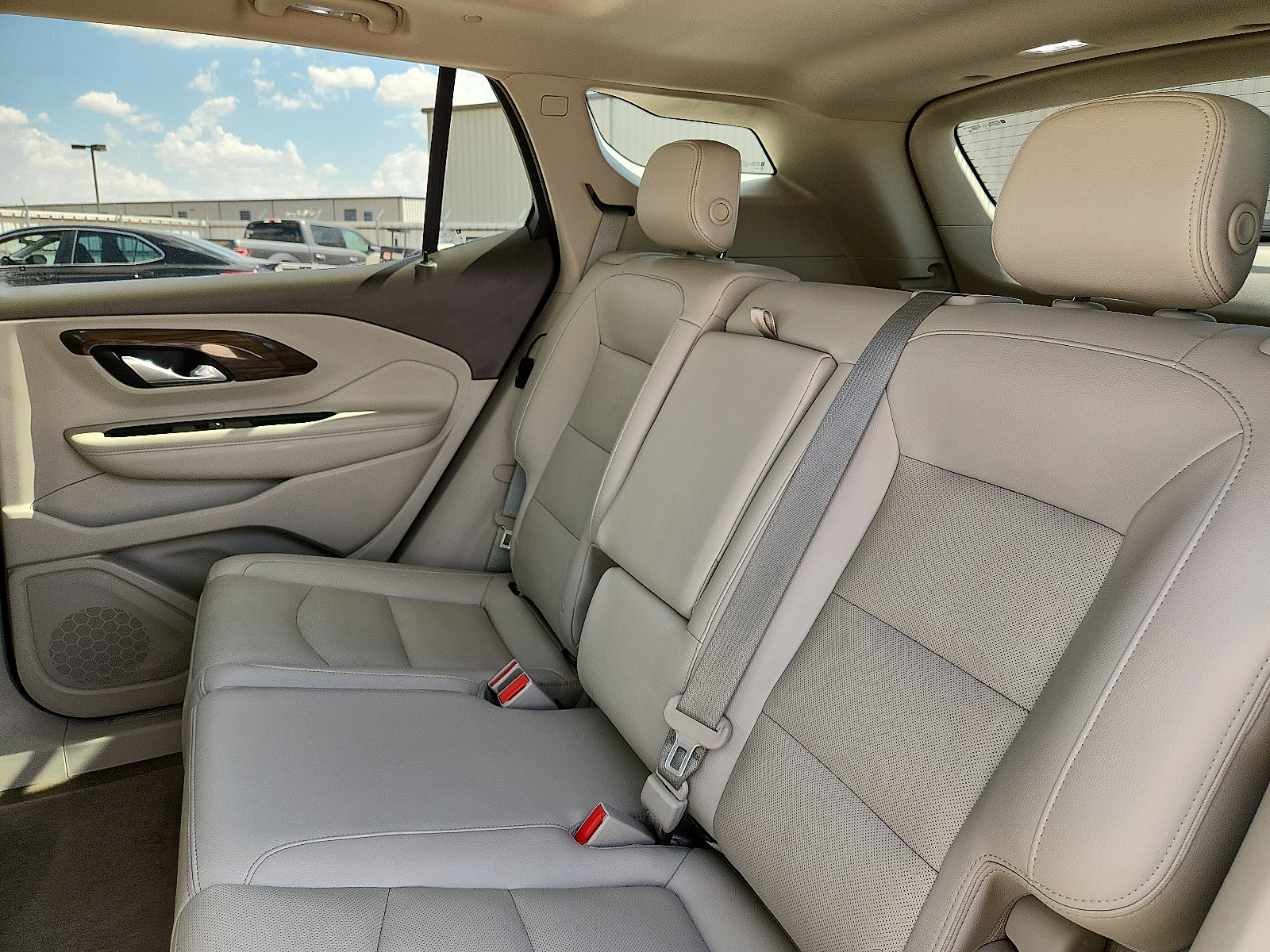 Used 2020 GMC Terrain Denali w/ Denali Premium Package FWD image 9