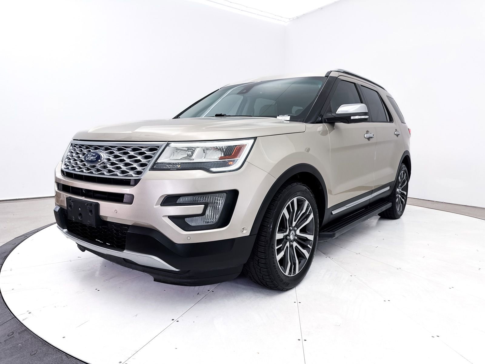 Used 2017 Ford Explorer Platinum image 15