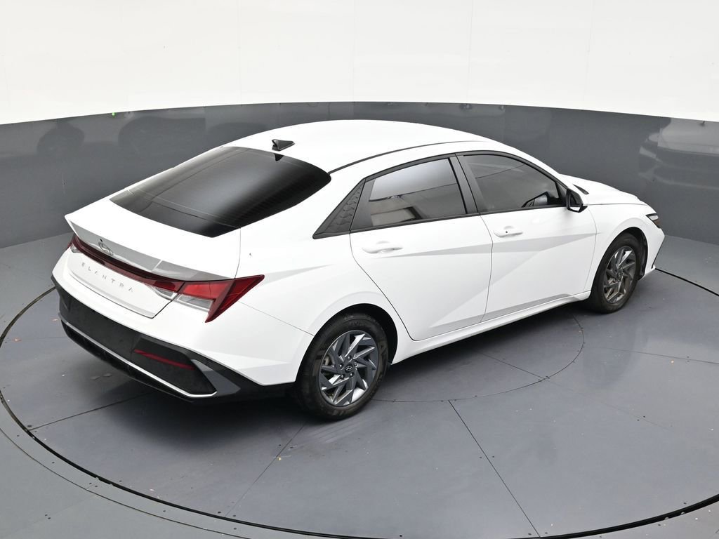 Used 2024 Hyundai Elantra SEL FWD image 17