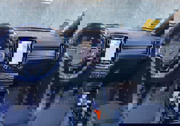 Used 2023 Volvo XC40 Recharge Plus w/ Protection Package Premier image 3