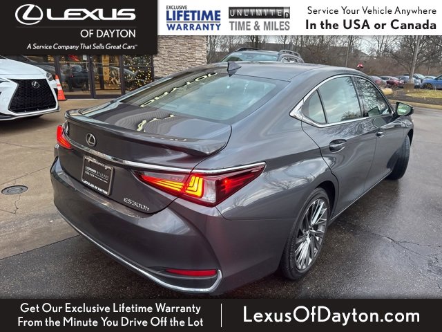 Used 2025 Lexus ES 300h w/ Luxury Package image 3