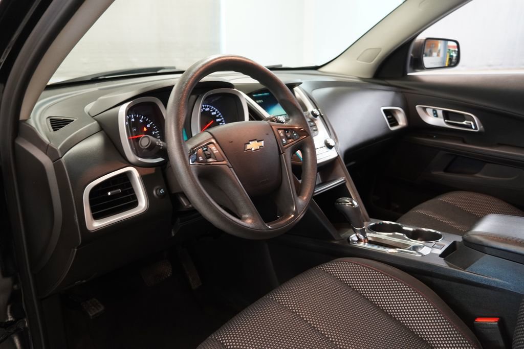 Used 2017 Chevrolet Equinox LS FWD image 6