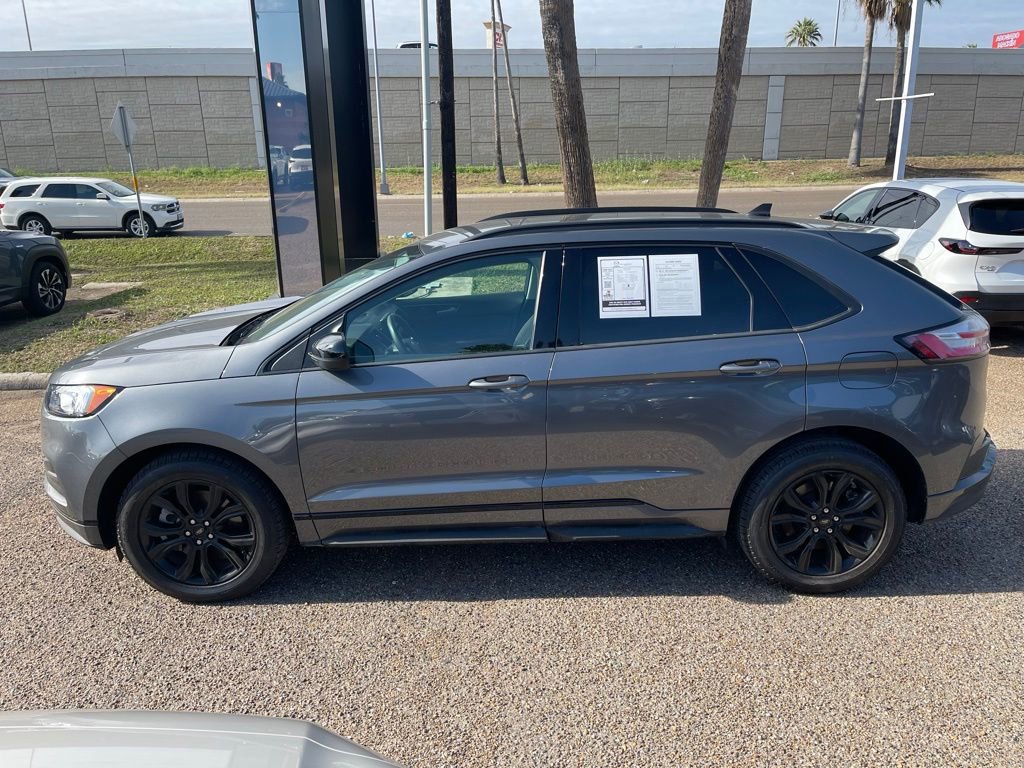 Used 2024 Ford Edge SE w/ Black Appearance Package image 4