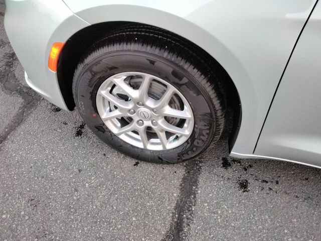 New 2026 Chrysler Pacifica Select FWD image 20