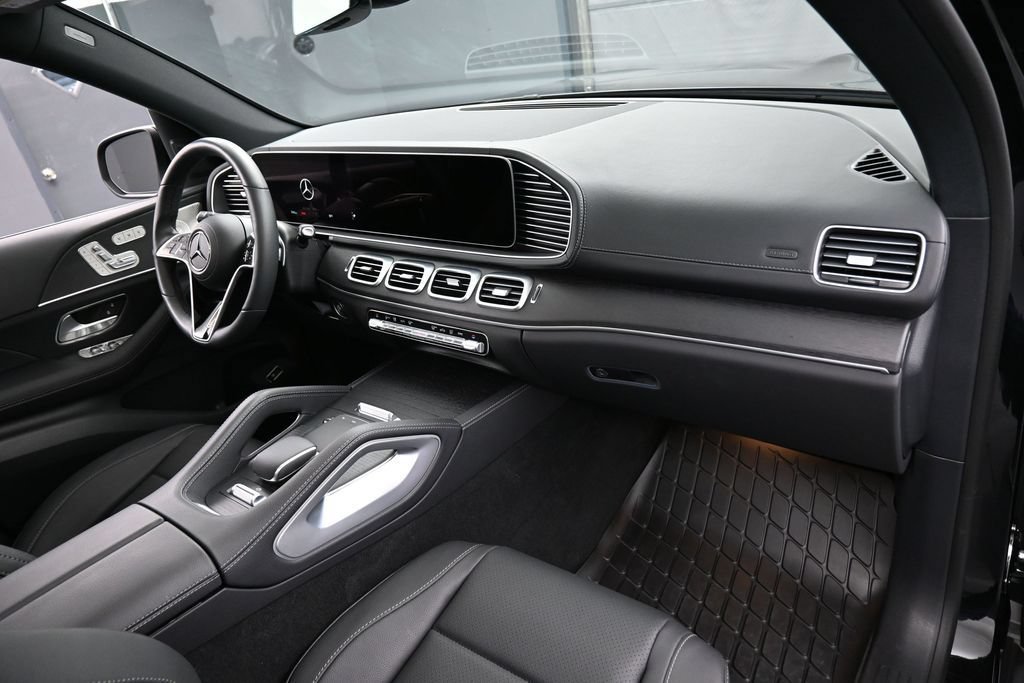 Used 2025 Mercedes-Benz GLS 450 4MATIC image 34