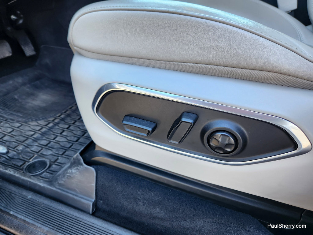 Used 2024 Jeep Wagoneer 4WD w/ HD Trailer Tow Package image 31