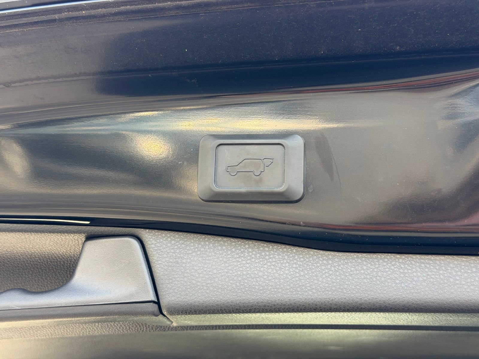 Used 2023 Toyota RAV4 XLE Premium image 33