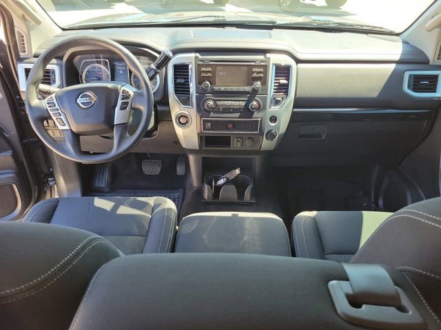 Used 2018 Nissan Titan SV image 16
