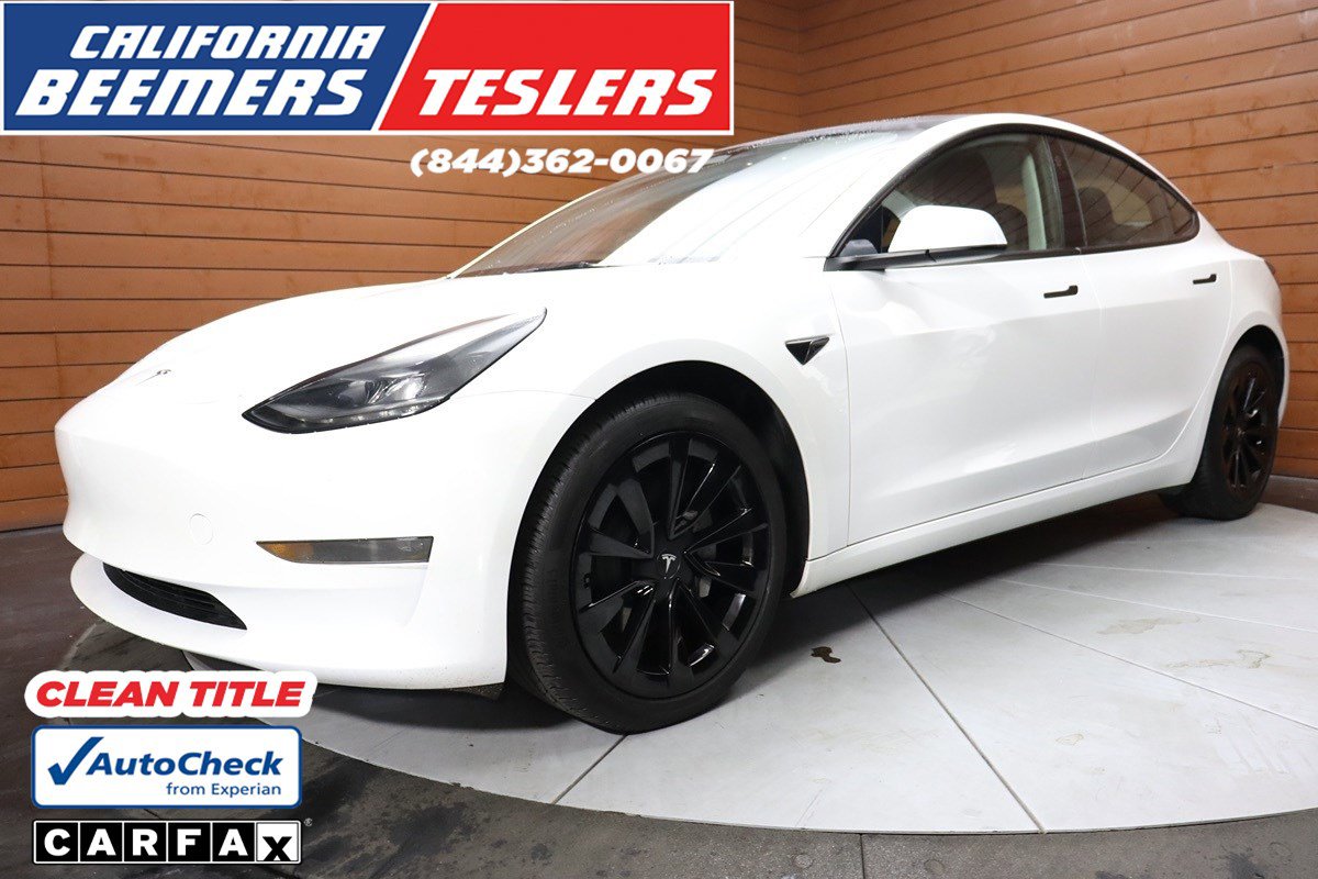 Used 2023 Tesla Model 3 Standard Range image 1