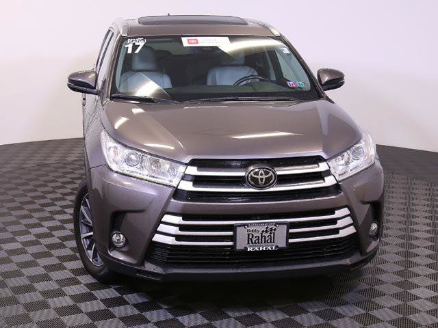 Certified 2017 Toyota Highlander XLE AWD/4WD image 4