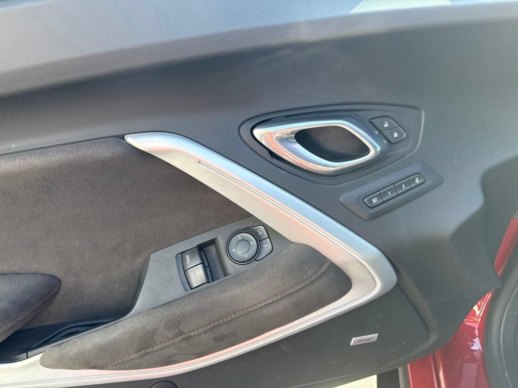 Used 2018 Chevrolet Camaro ZL1 RWD image 9